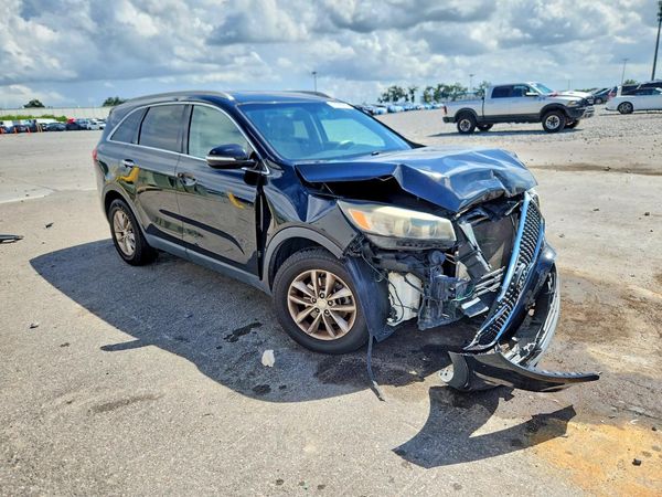 2016 KIA SORENTO L / LX — Passenger 3/4
