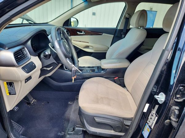 2016 KIA SORENTO L / LX — DENT