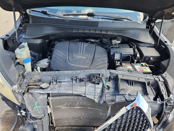 2016 KIA SORENTO L / LX — Engine bay