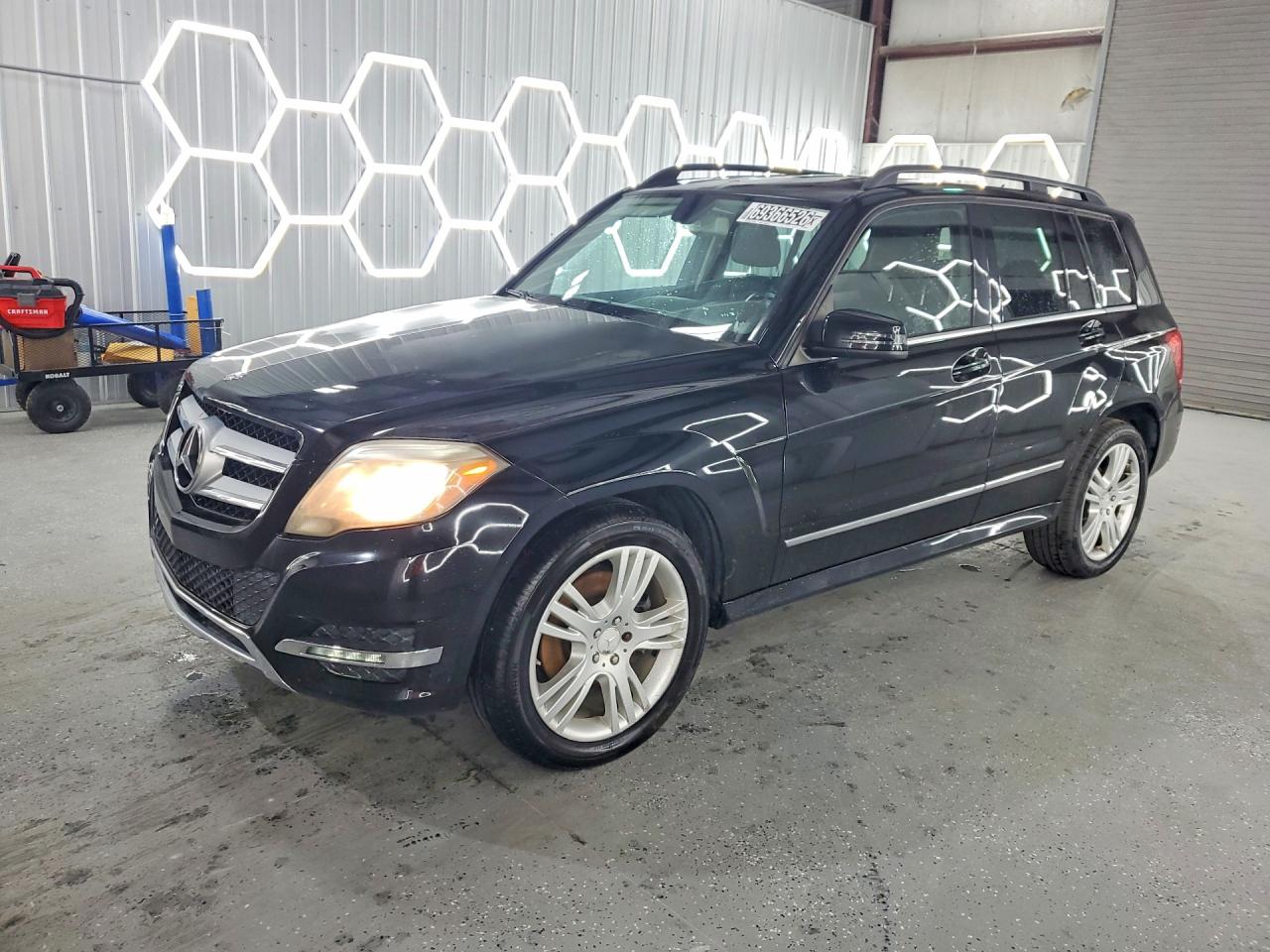 2015 MERCEDES-BENZ GLK GLK350 — Front 3/4