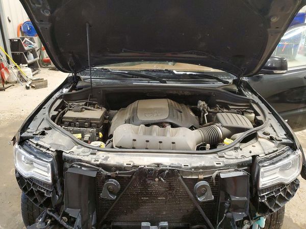2015 JEEP GRAND CHEROKEE Summit — Engine bay