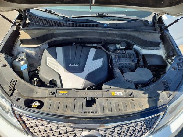 2014 KIA SORENTO — Engine bay