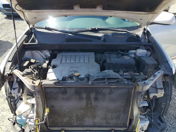 2012 TOYOTA HIGHLANDER Base/Hybrid — Engine bay