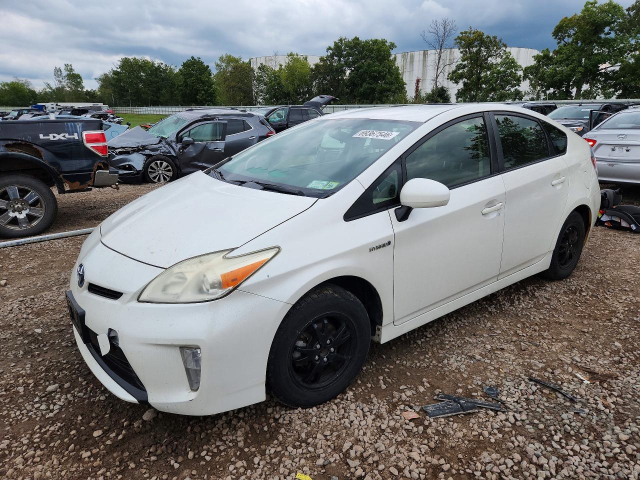 2013 TOYOTA PRIUS — Front 3/4