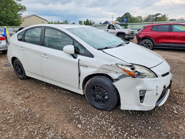 2013 TOYOTA PRIUS — Passenger 3/4