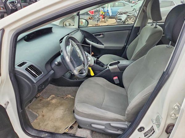 2013 TOYOTA PRIUS — DENT
