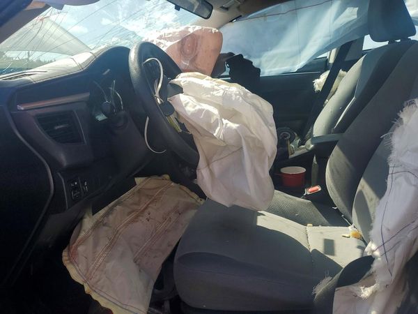 2016 TOYOTA COROLLA L/LE — DENT