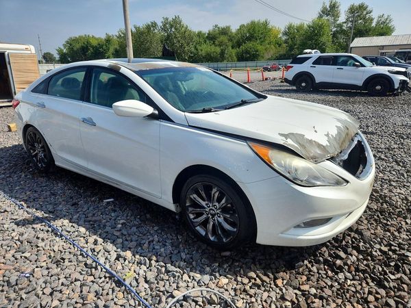 2012 HYUNDAI SONATA Middle level — Passenger 3/4