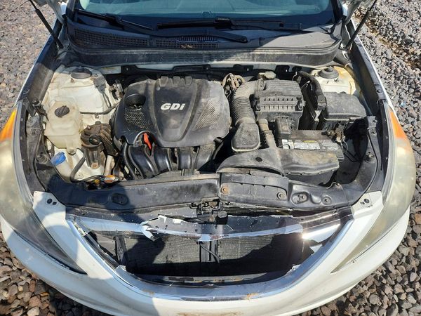 2012 HYUNDAI SONATA Middle level — Engine bay