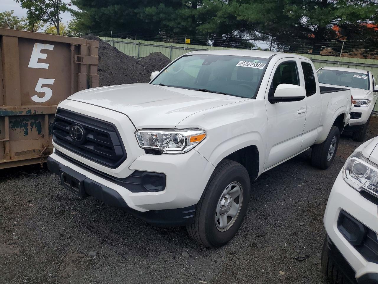 2023 TOYOTA TACOMA SR5 — Front 3/4