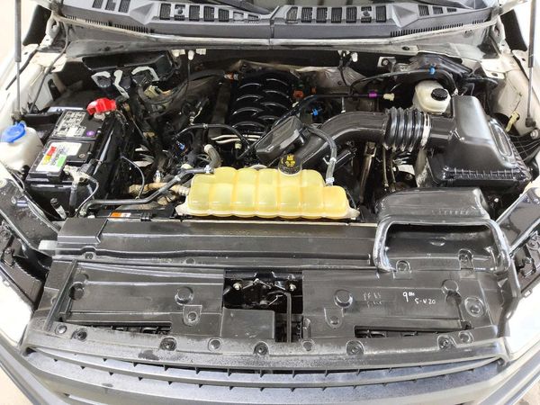 2019 FORD F150 — Engine bay