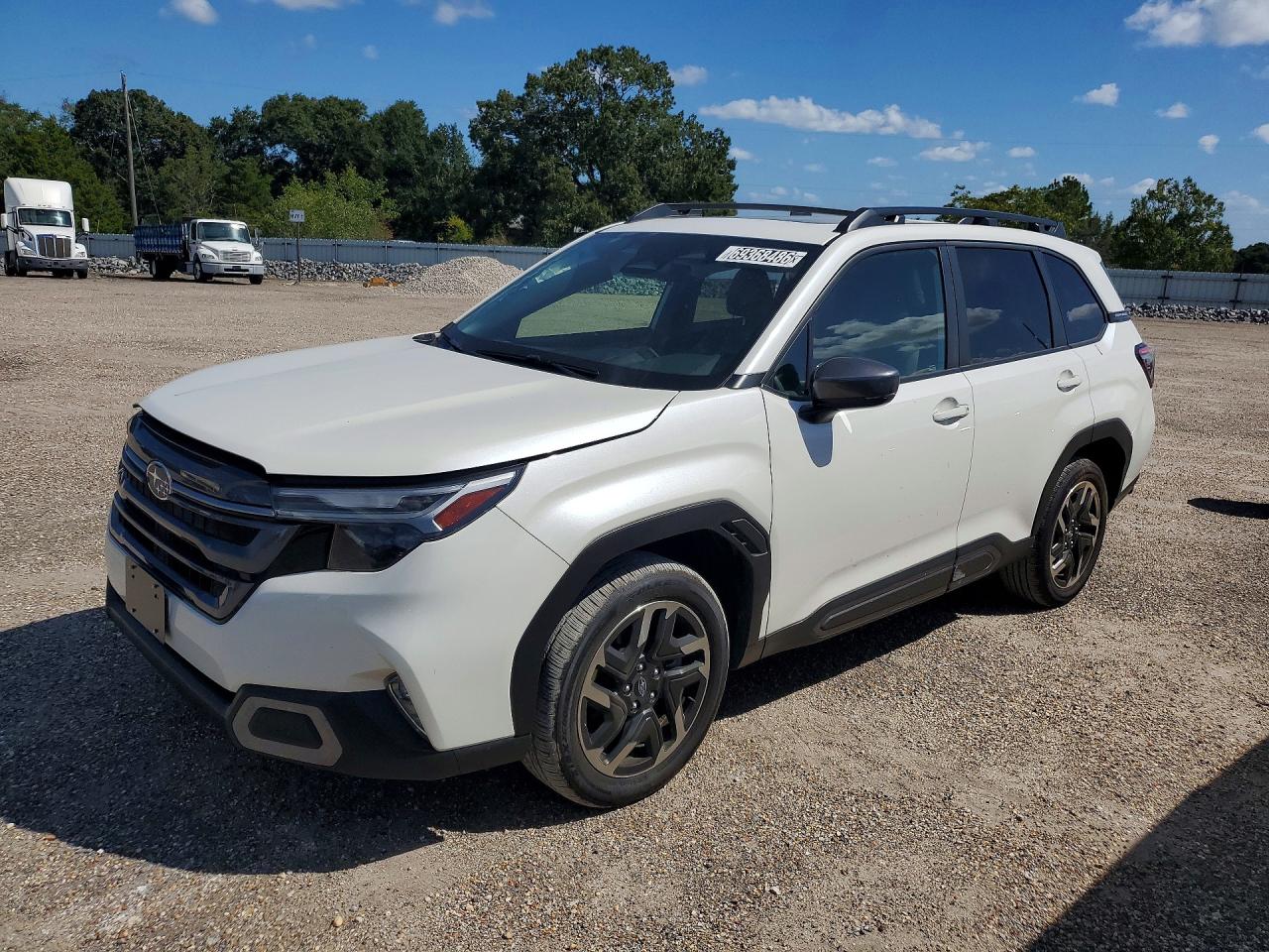 2025 SUBARU FORESTER Limited — Front 3/4