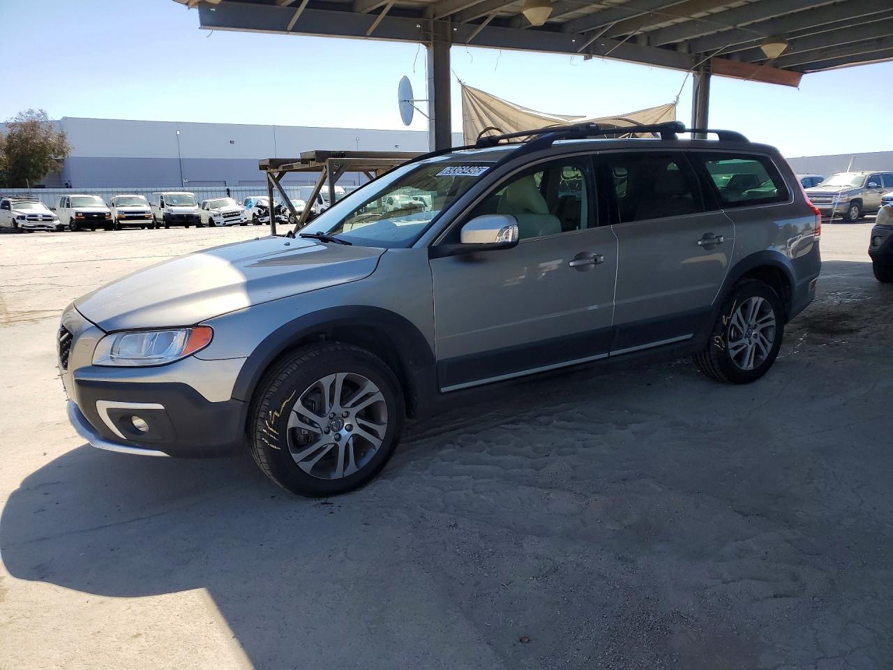 2015 VOLVO XC70 Premier+ (non R design)