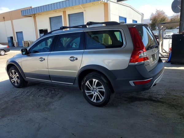 2015 VOLVO XC70 Premier+ (non R design)