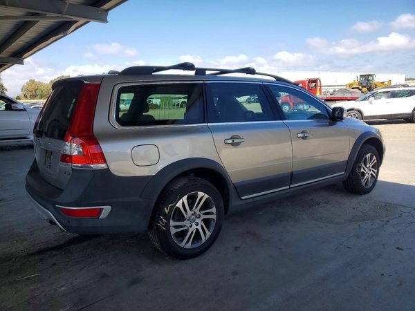 2015 VOLVO XC70 Premier+ (non R design)
