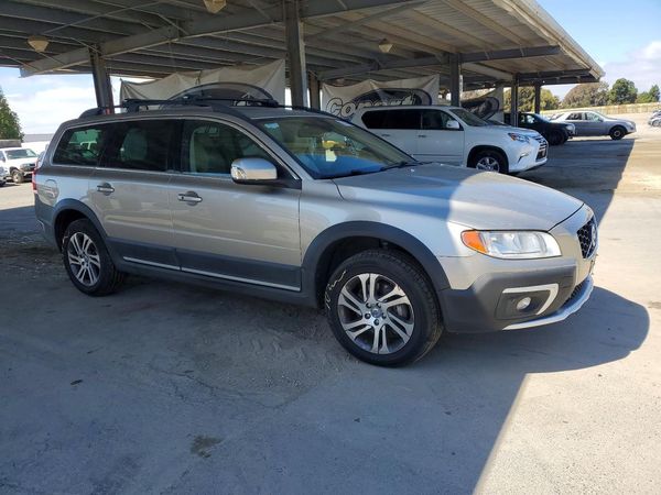 2015 VOLVO XC70 Premier+ (non R design)