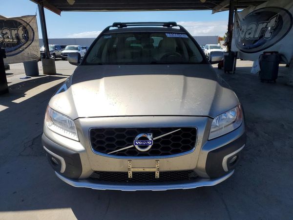 2015 VOLVO XC70 Premier+ (non R design)