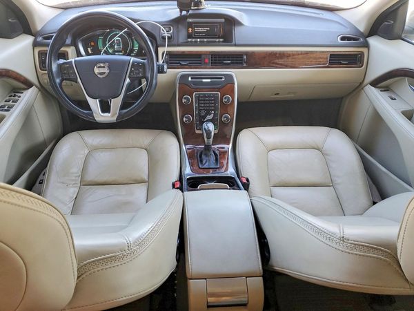 2015 VOLVO XC70 Premier+ (non R design)