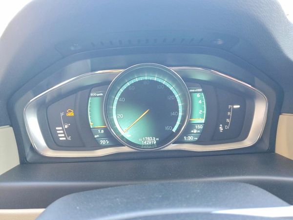 2015 VOLVO XC70 Premier+ (non R design)