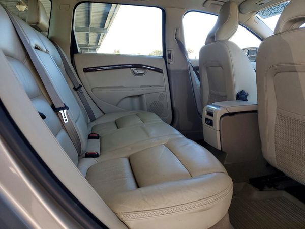2015 VOLVO XC70 Premier+ (non R design)