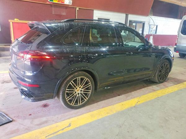 2016 PORSCHE CAYENNE — PSRA