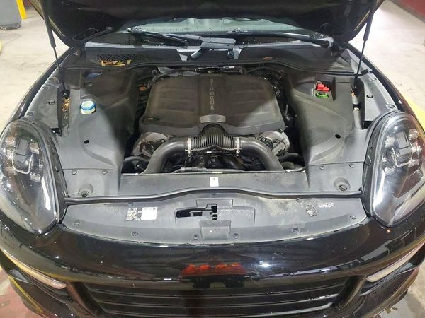 2016 PORSCHE CAYENNE — Engine bay