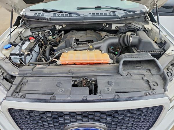 2018 FORD F150 — Engine bay