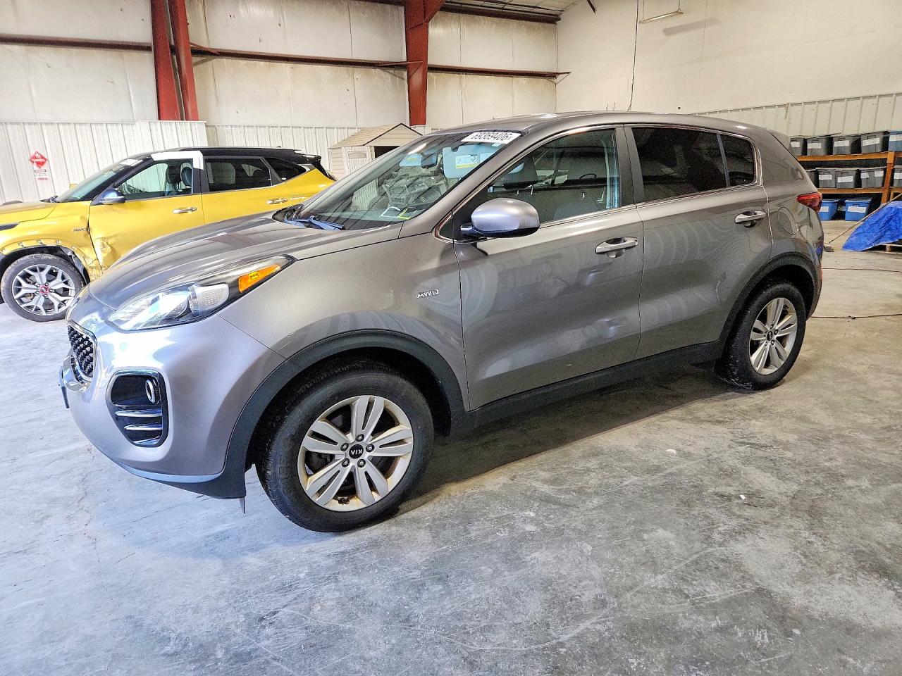 2017 KIA SPORTAGE LX — Front 3/4
