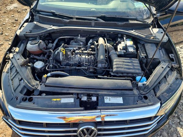 2019 VOLKSWAGEN JETTA — Engine bay