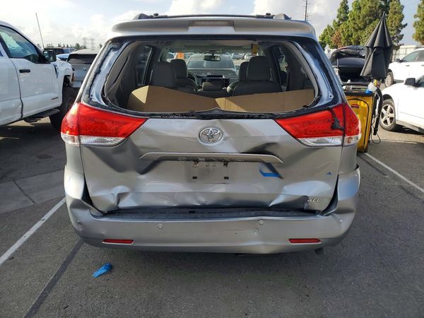 2014 TOYOTA SIENNA — DIRR