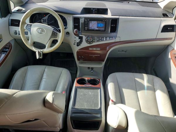2014 TOYOTA SIENNA — CKPT