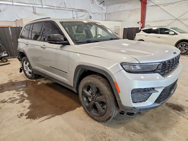 2023 JEEP GRAND CHEROKEE — Passenger 3/4