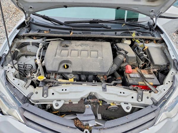 2014 TOYOTA COROLLA — Engine bay
