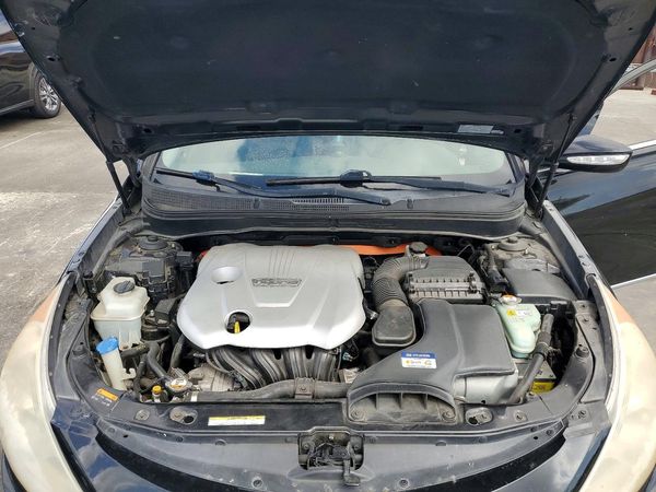 2013 HYUNDAI SONATA — Engine bay
