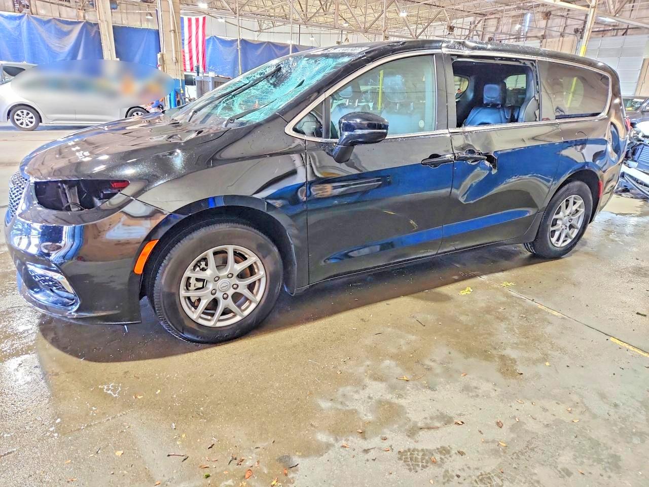 2026 CHRYSLER PACIFICA Select — Front 3/4