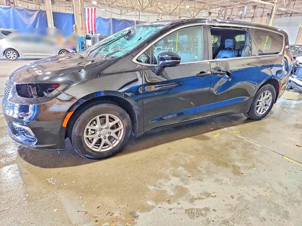 2026 CHRYSLER PACIFICA Select — Front 3/4