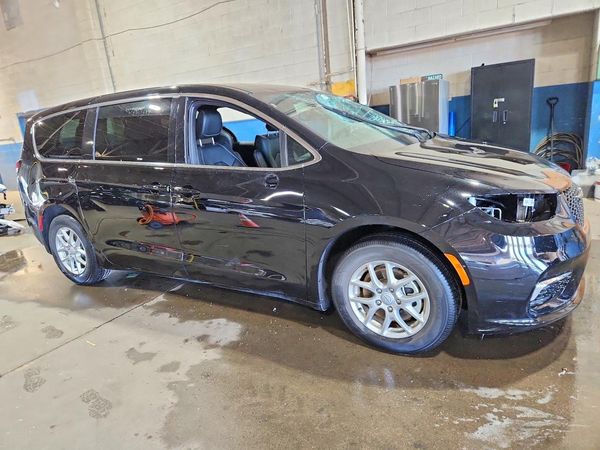2026 CHRYSLER PACIFICA Select — Passenger 3/4