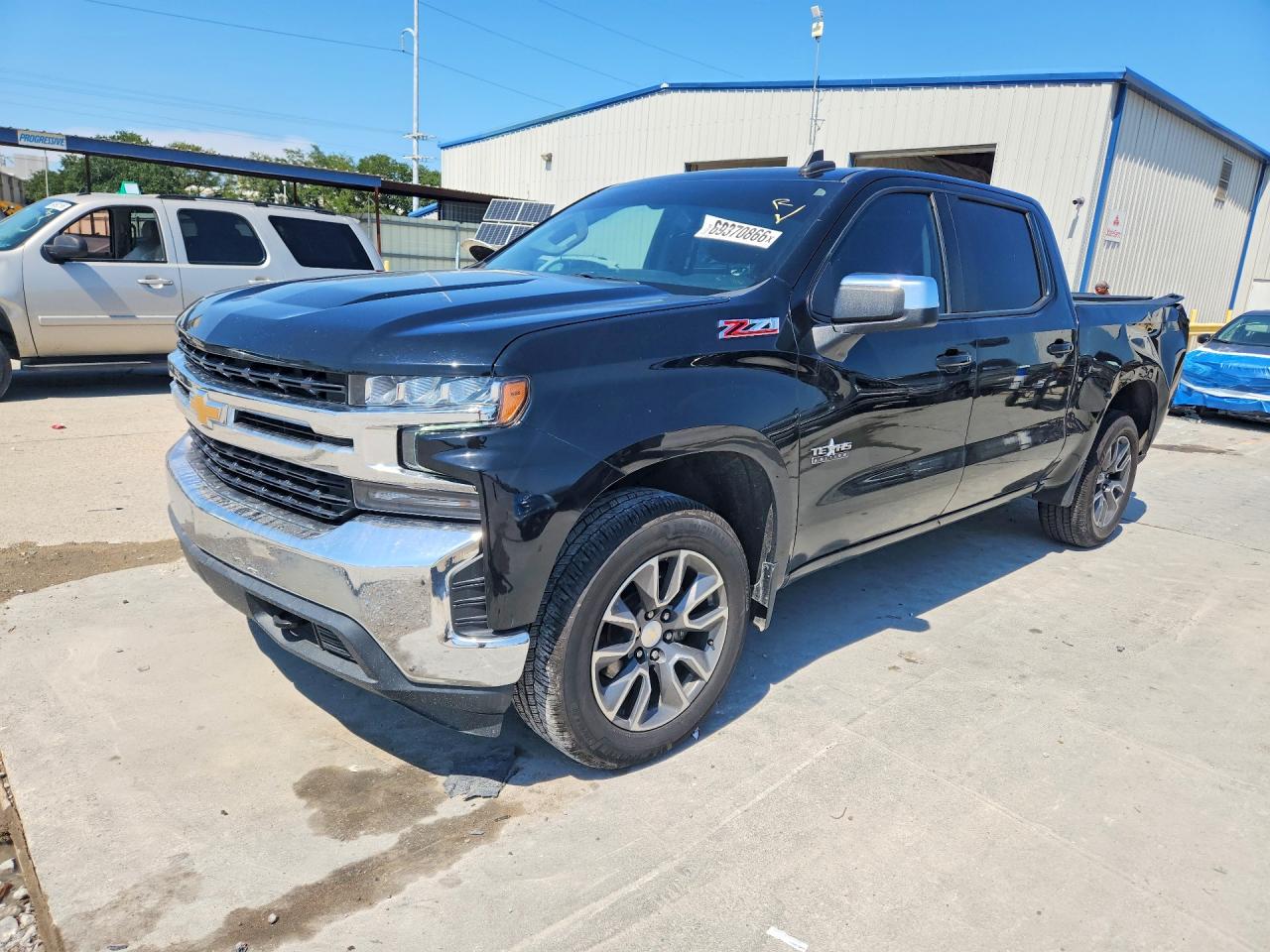 2022 CHEVROLET SILVERADO LT — Front 3/4