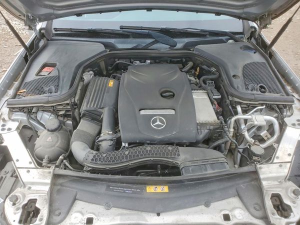 2018 MERCEDES-BENZ E — Engine bay