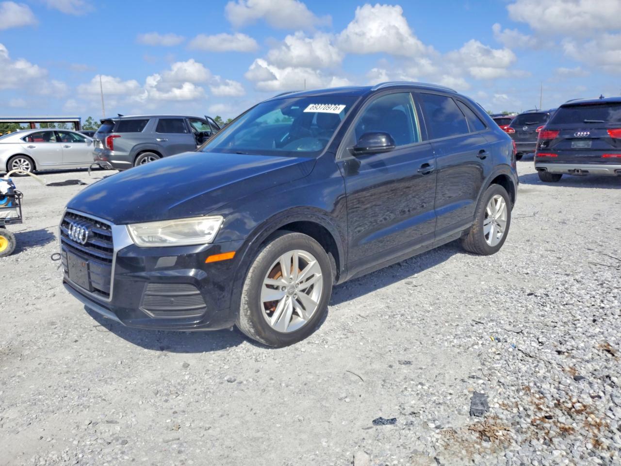 2017 AUDI Q3 quattro Premium — Front 3/4