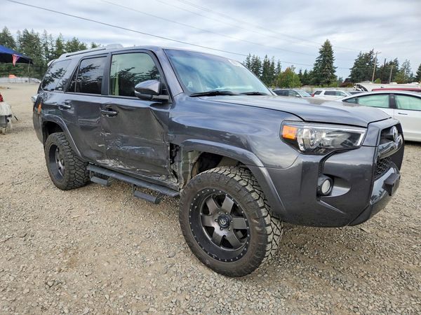 2018 TOYOTA 4RUNNER — Passenger 3/4