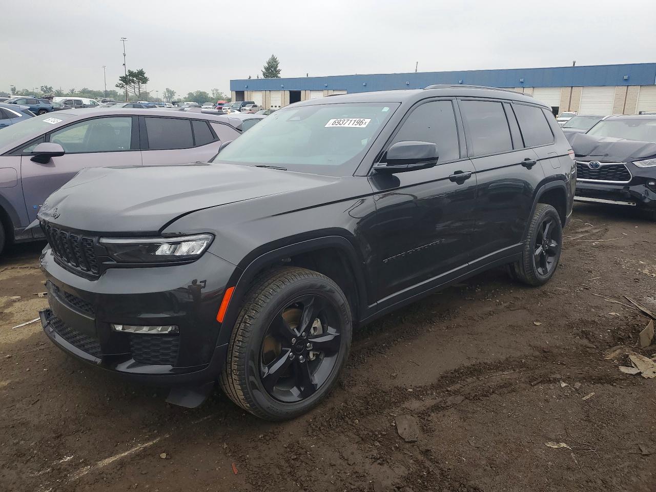 2024 JEEP GRAND CHEROKEE — Front 3/4