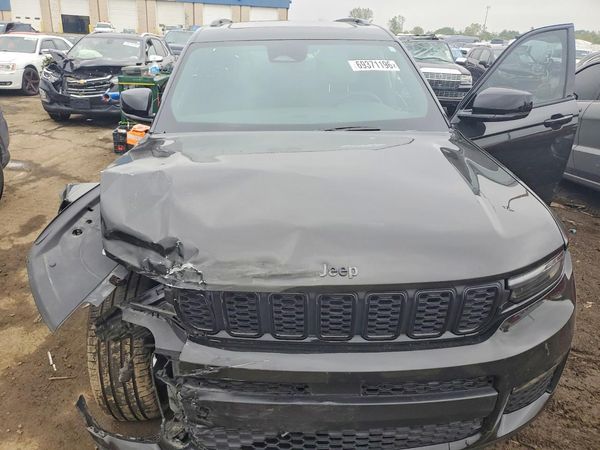 2024 JEEP GRAND CHEROKEE — Engine bay