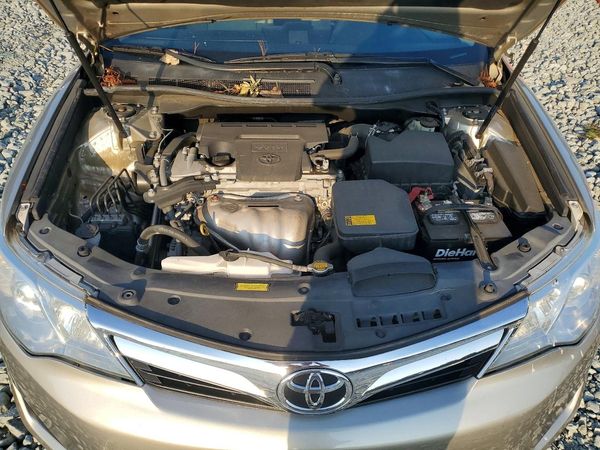 2014 TOYOTA CAMRY — Engine bay