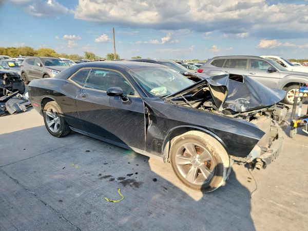 2016 DODGE CHALLENGER SXT — Passenger 3/4