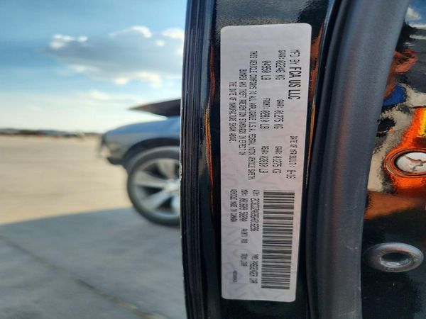 2016 DODGE CHALLENGER SXT — VINS