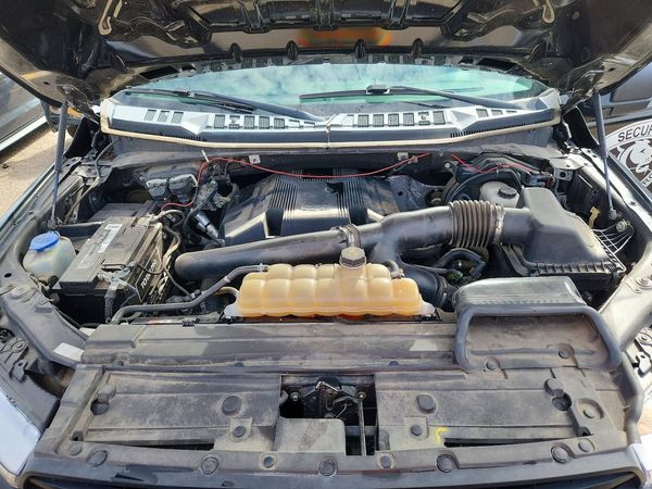 2018 FORD F150 — Engine bay