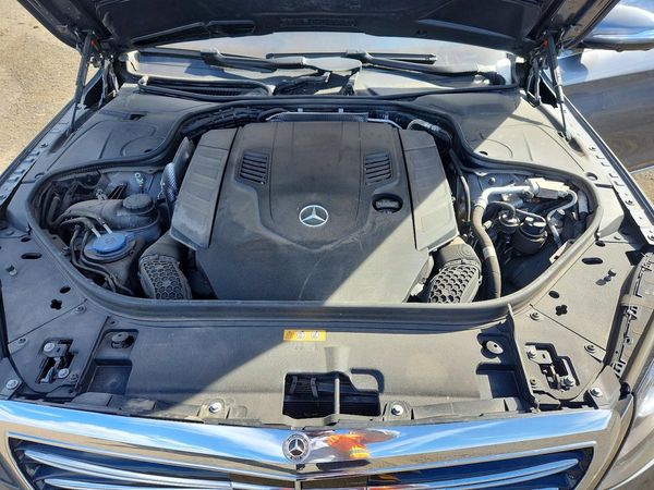 2019 MERCEDES-BENZ S-CLASS S560-4M — Engine bay