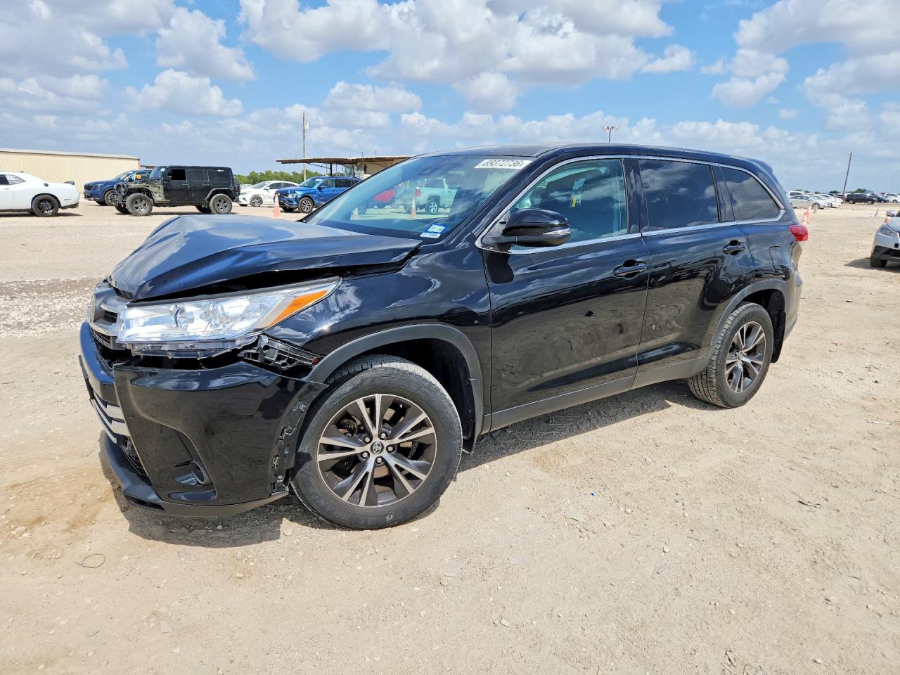 2019 TOYOTA HIGHLANDER — Front 3/4