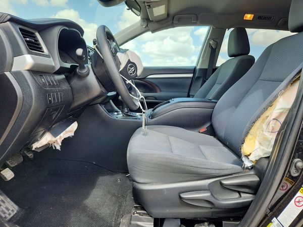 2019 TOYOTA HIGHLANDER — DENT